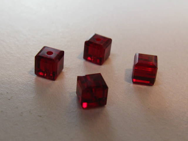 5601番　４mm　シャム