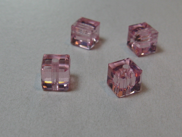 5601番　４mm　ライトローズ