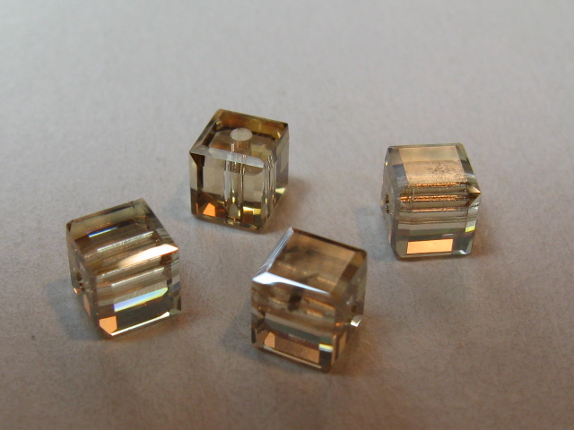 5601番　４mm　ゴールデンシャドー