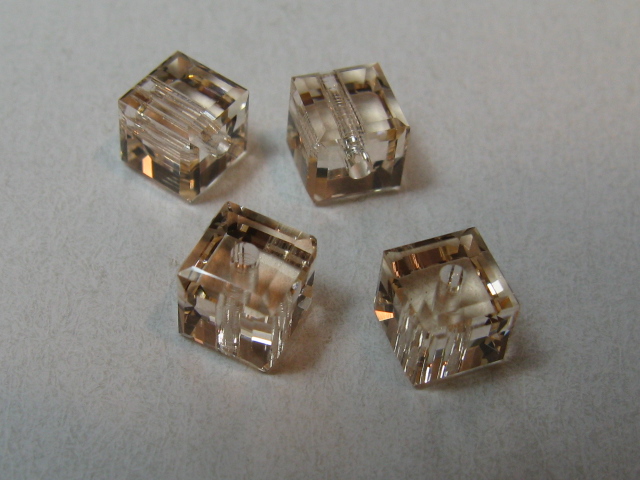 5601番　４mm　シルク