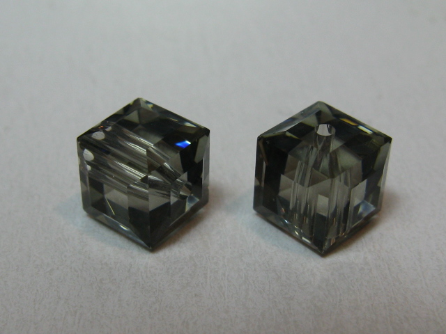 5601番　６mm　ブラックダイヤモンド