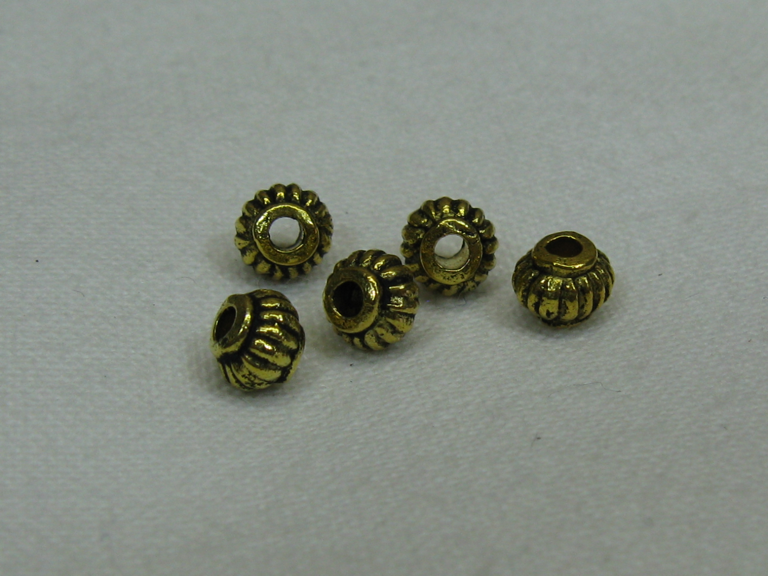 コネクター　５×４ミリ　Ａゴールド