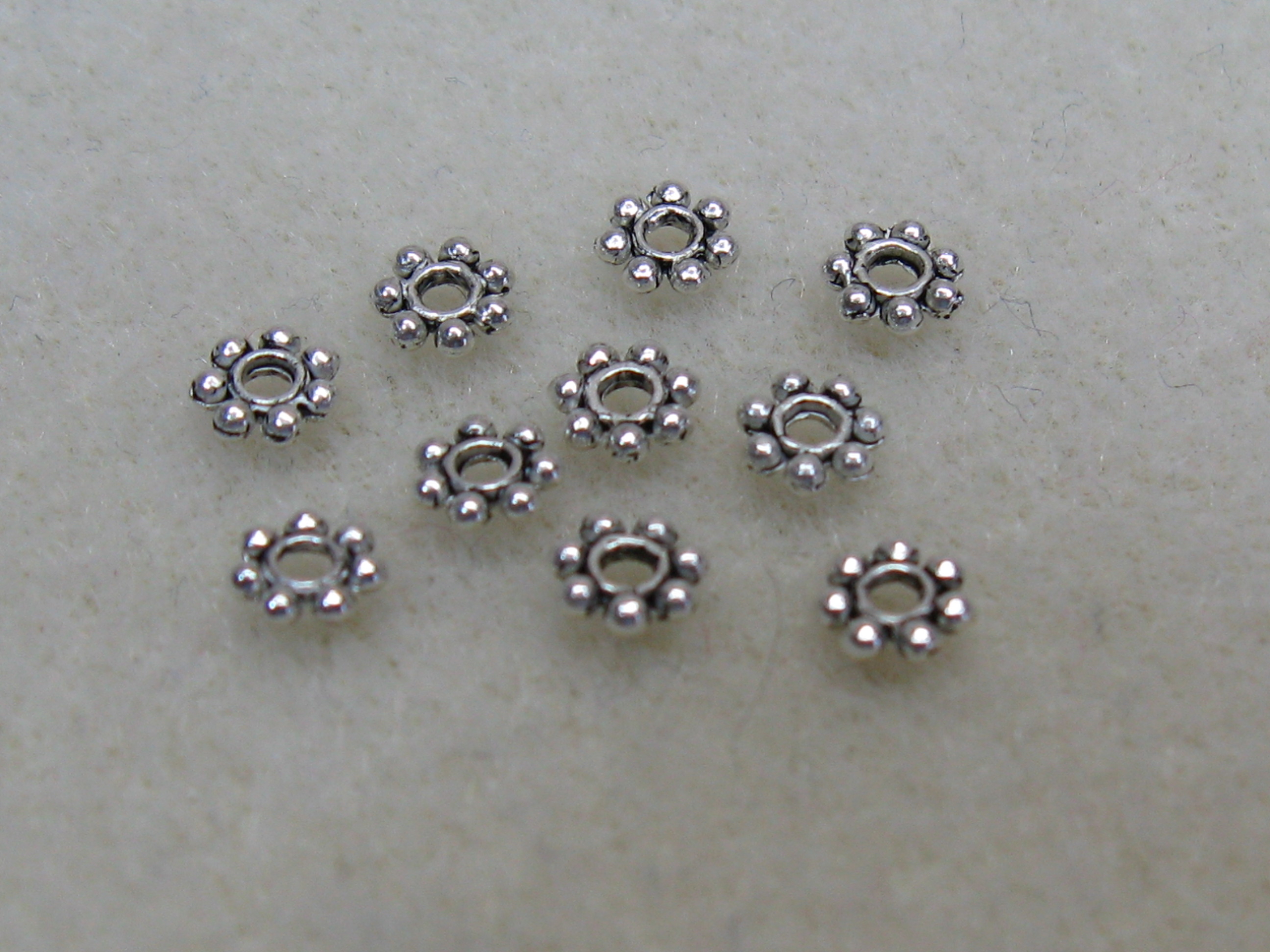 デイジー　４.5×１.0ミリ　Ａシルバー