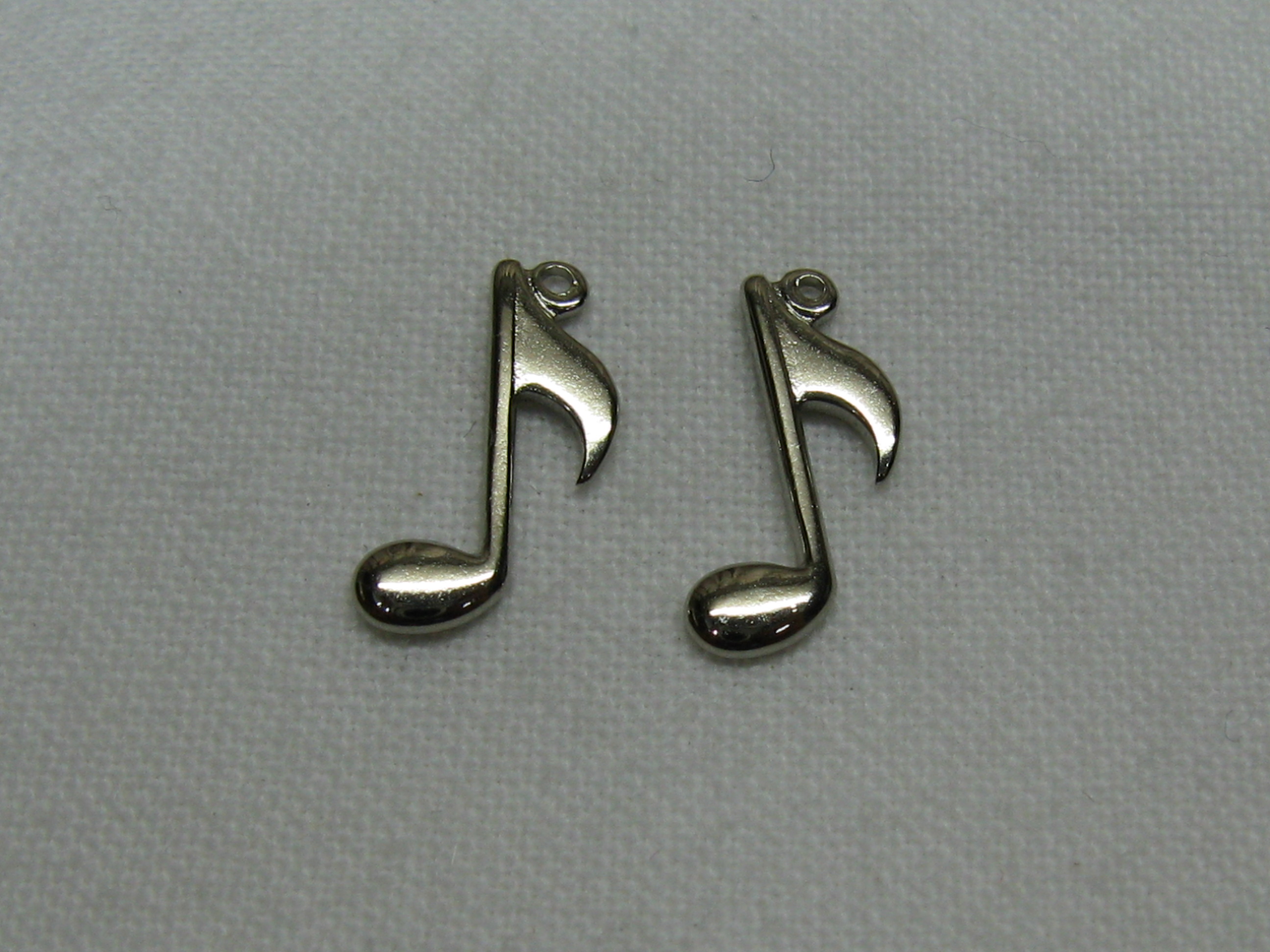 チャーム　八分音符　13ミリ　シルバー