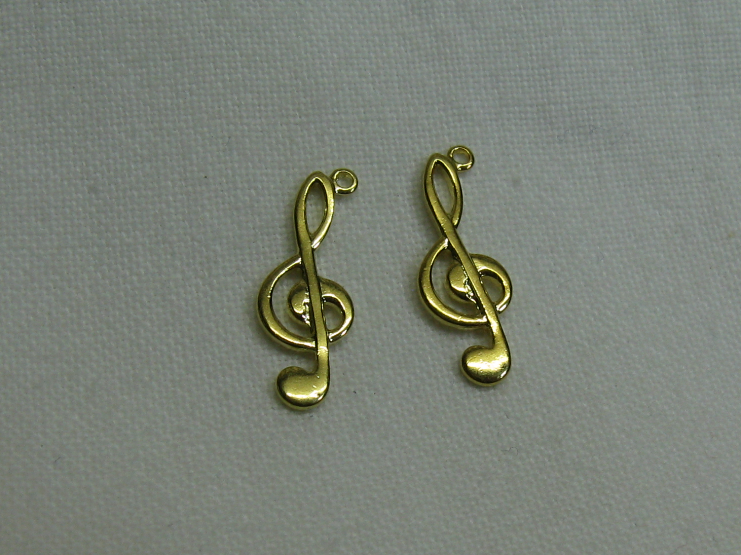 チャーム　ト音記号　17ミリ　ゴールド