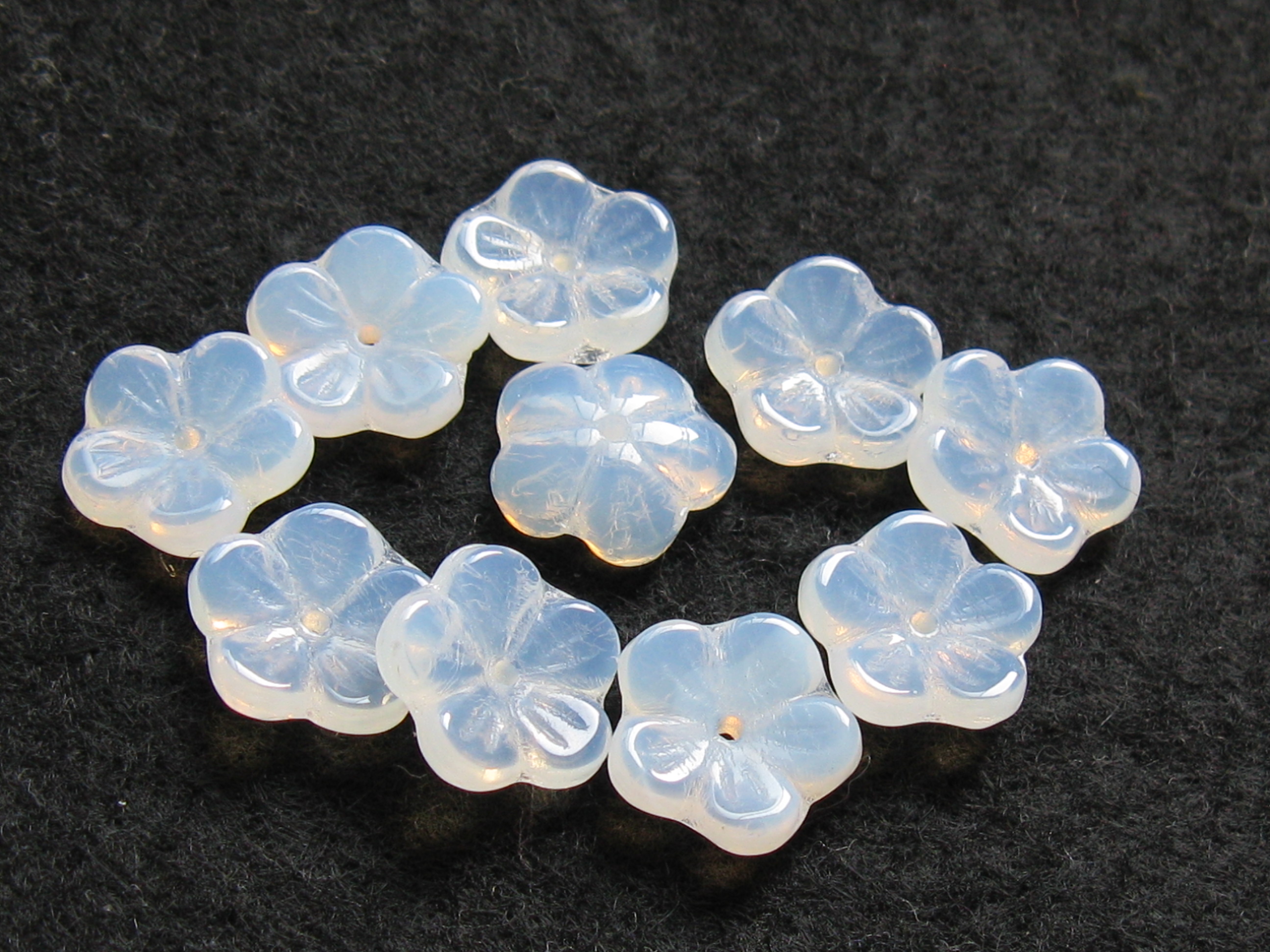 チェコ　プレス　フラワー　１０ミリ　ミルキーホワイト