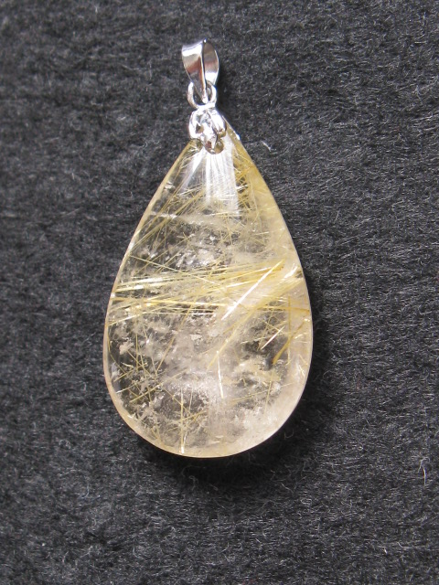 ペンダントトップ　ドロップ型　３１×１９ミリ　ルチルクォーツ