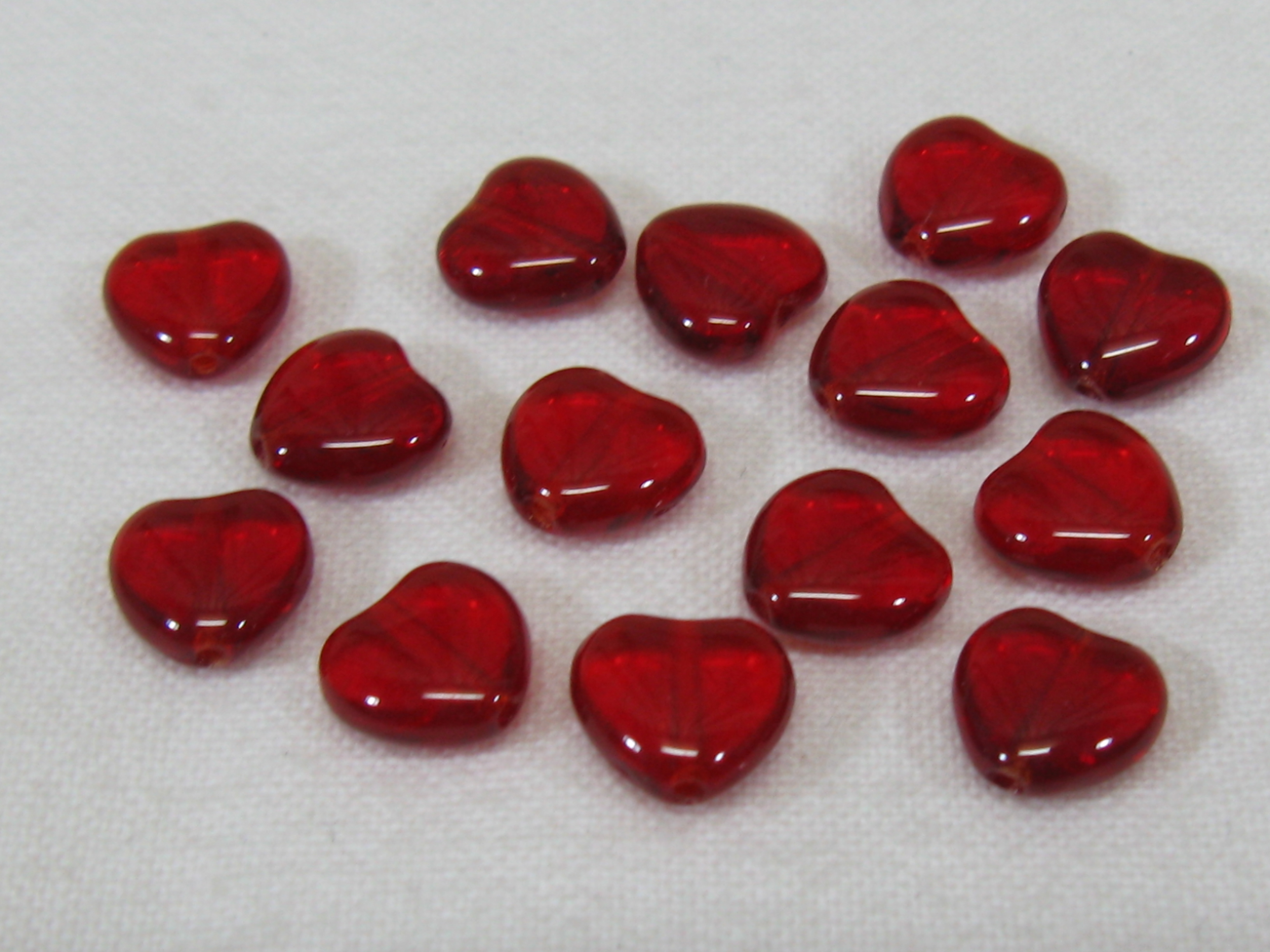 チェコビーズ　ハート　８ミリ　シャムルビー