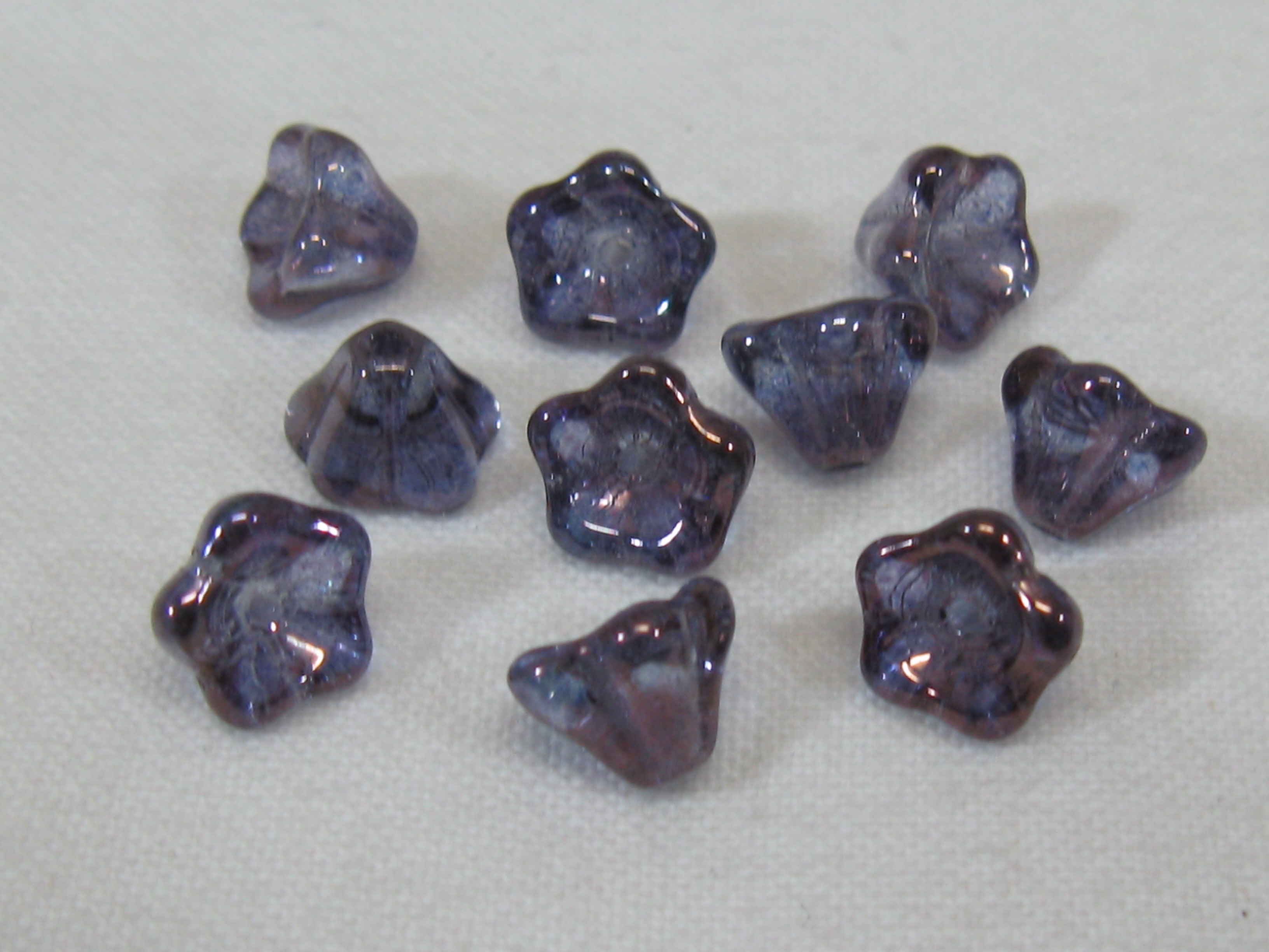 チェコビーズ　ベルフラワー　８×６ミリ　ラスターアメジスト