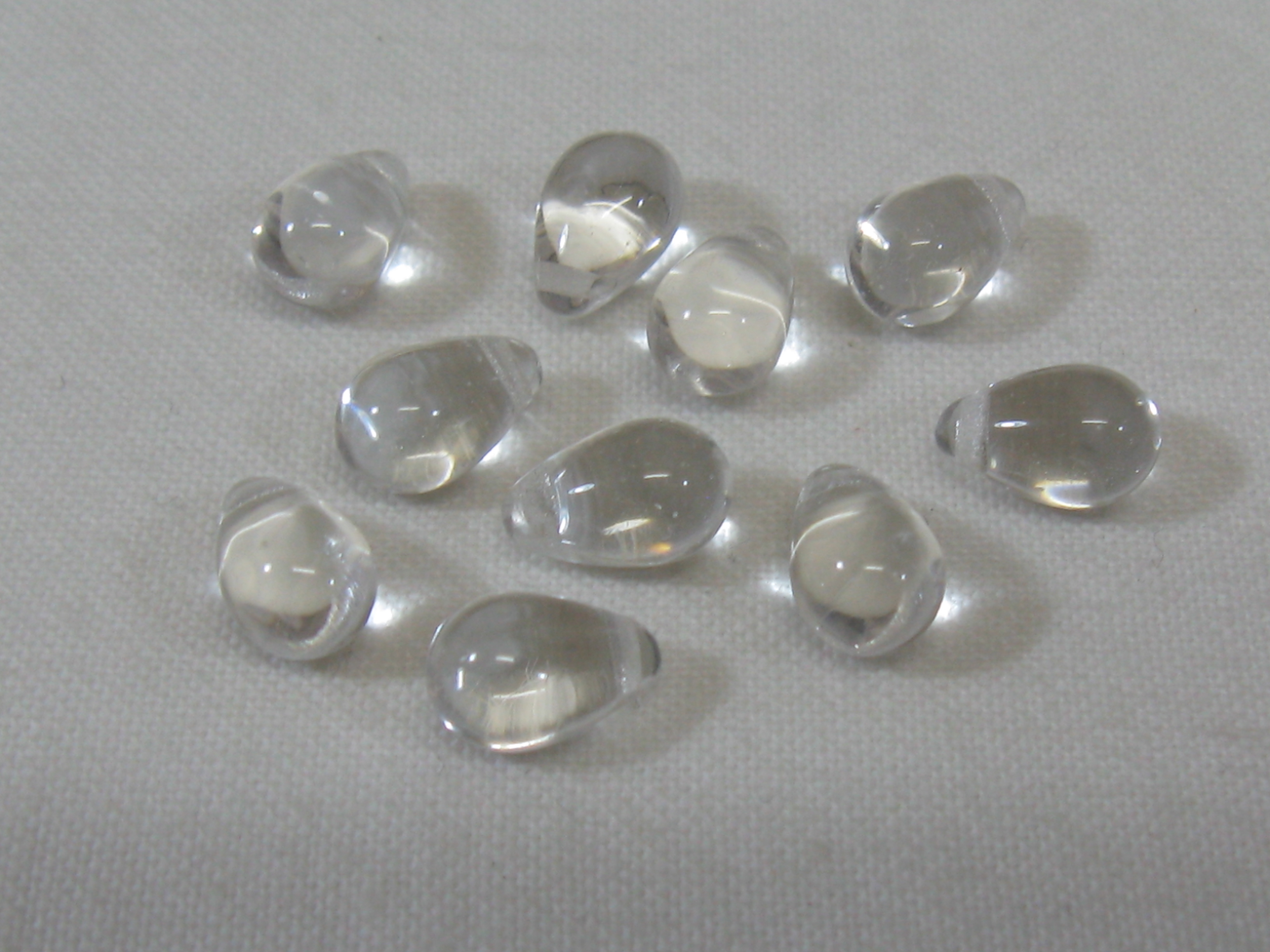 チェコビーズ　ドロップ　９×６ミリ　クリスタル