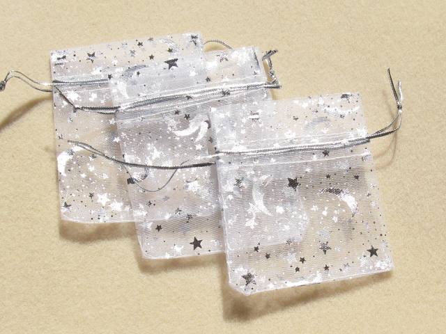 アクセサリーポーチ　6.5×8.5ｃｍ　月と星　ホワイト