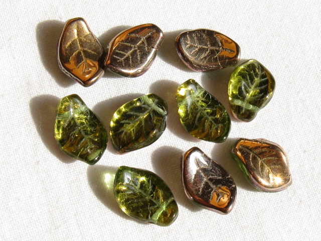 チェコビーズ　ツイストリーフ（横穴）　１４×９ミリ　カッパーオリーブ