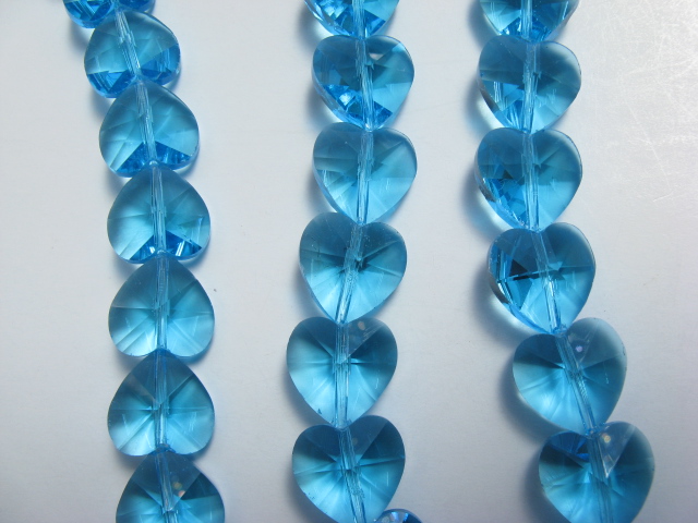 ガラスビーズ　ハート・カット　14ｍｍ　アクア　（たて穴）