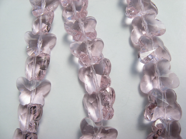 ガラスビーズ　蝶々・カット　15ｍｍ　ピンク　（たて穴）