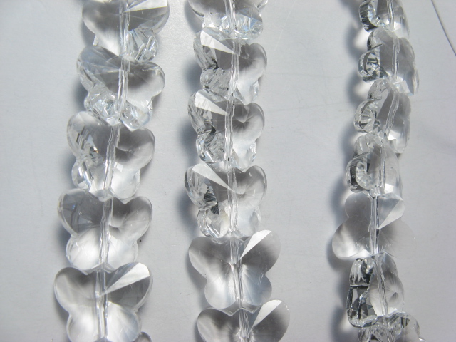 ガラスビーズ　蝶々・カット　15ｍｍ　クリスタル　（たて穴）