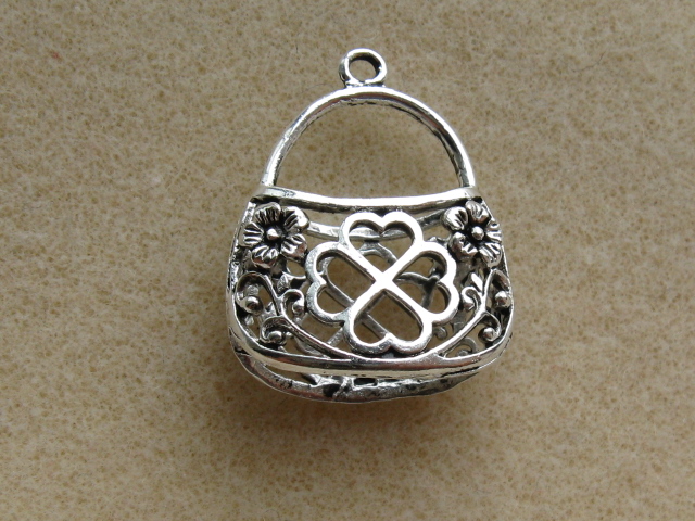 チャーム　すかしバッグ　約25×20ミリ　シルバー