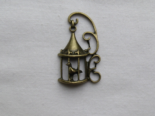 チャーム　鳥かご　約35×20ミリ　金古美