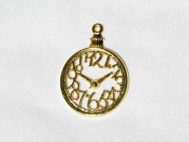 チャーム　すかし時計　約38×28ミリ　ゴールド