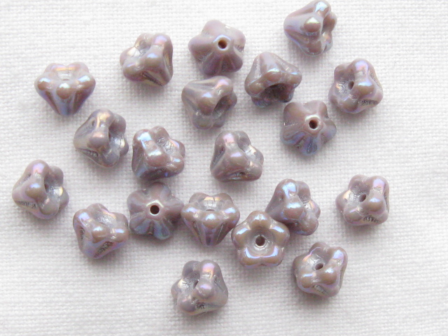 チェコビーズ　ベルフラワー　６×４ミリ　オペークパープルアイリス