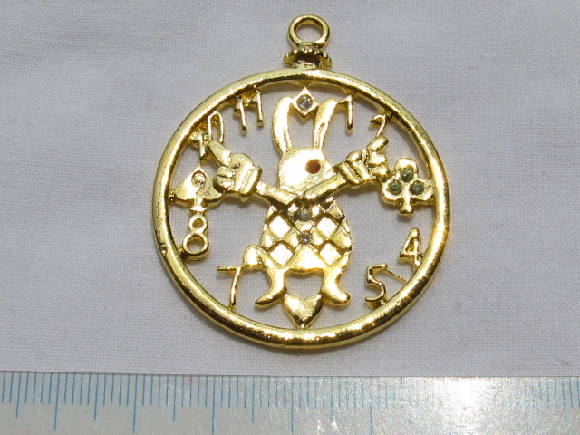 チャーム　アリスのウサギ時計（スワロフスキー入り）　約50×40ミリ　ゴールド