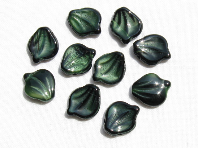 チェコビーズ　リーフ　15×12ミリ　2トーングリーンジエット