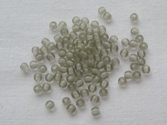 チェコ　プレス　ラウンド　３ミリ　ブラックダイヤ