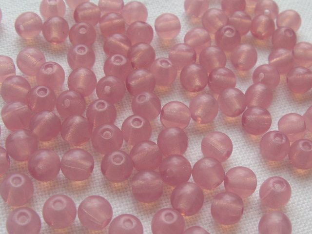 チェコ　プレス　ラウンド　４ミリ　ミルキーロザリン