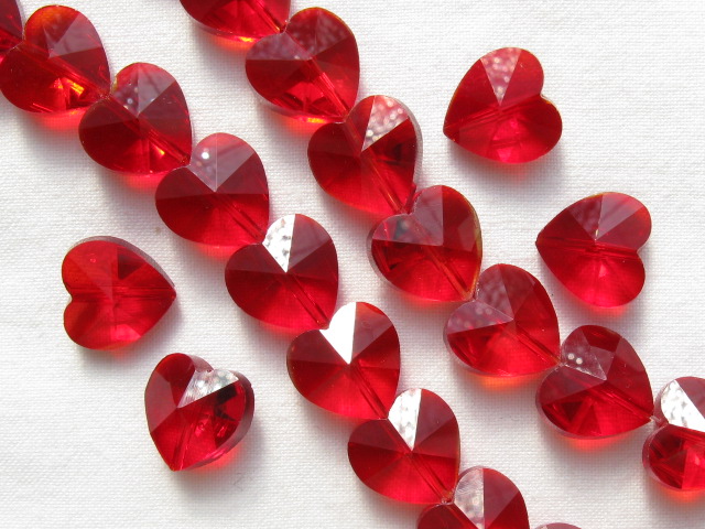 ガラスビーズ　ハート・カット　たて穴　14ｍｍ　レッド