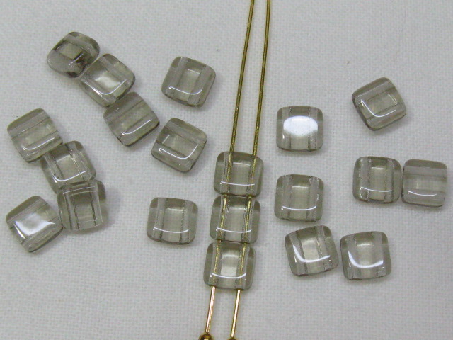 フラットスクエア　２ホール　６ミリ　ブラックダイヤ