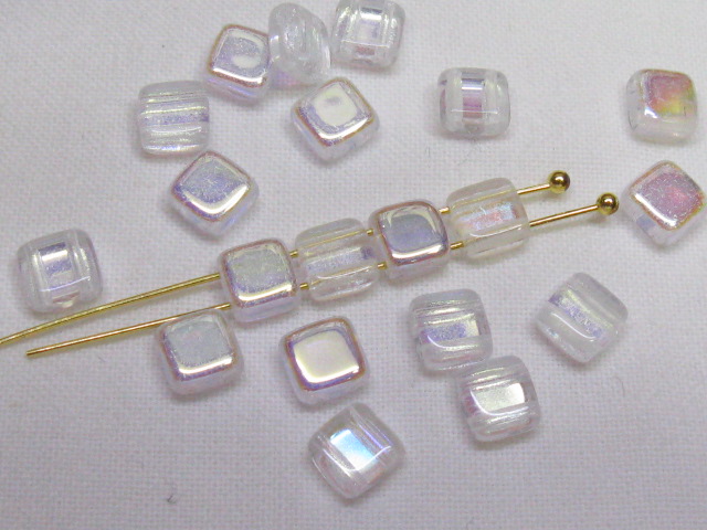 フラットスクエア　２ホール　６ミリ　クリスタルAB