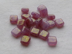 チェコビーズ　フラットスクエア　２ホール　６ミリ　ラスターピンクミルキーアメジスト