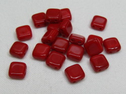 チェコビーズ　フラットスクエア　２ホール　６ミリ　オペークレッド