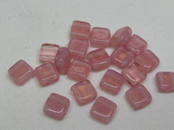 チェコビーズ　フラットスクエア　２ホール　６ミリ　ピンク