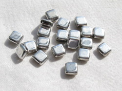フラットスクエア　２ホール　６ミリ　シルバー