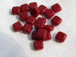 フラットスクエア　２ホール　６ミリ　オペークダークレッド