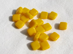 フラットスクエア　２ホール　６ミリ　オペークサンフラワー