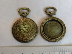 セッティングメタル　懐中時計型　26×38mm　金古美