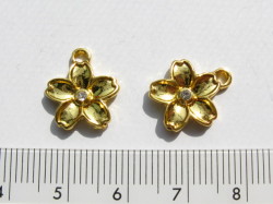 チャーム　さくら(石入り)　ゴールド