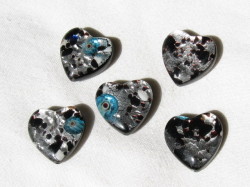 ベネチアン風ガラス　柄付きハート　約18ｍｍ　黒(ブラック)