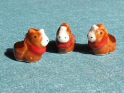 陶器ビーズ　干支　約20×18mm　ウシ