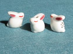 陶器ビーズ　干支　約20×17mm　ウサギ