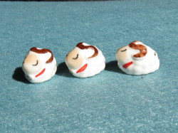 陶器ビーズ　干支　約20×14mm　ヒツジ