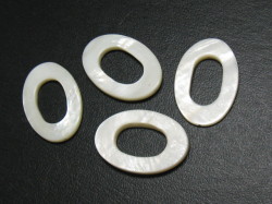 シェルパーツ　30×20ミリ　オーバル・リング　ナチュラルカラー