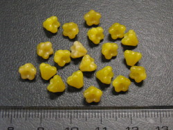 チェコビーズ　ベルフラワー　６×４ミリ　ハニーレモン