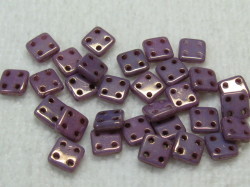 チェコビーズ　フラットスクエア　４ホール　６ミリ　オペークラスターアメジスト