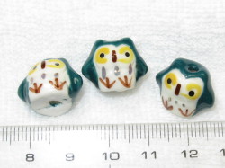 陶器ビーズ　ふくろう　約24×13mm　ダークグリーン