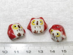 陶器ビーズ　ふくろう　約24×13mm　レッド