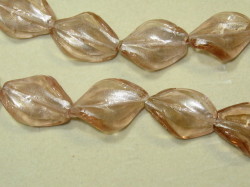 ベネチアン風ガラス　ツイスト　約28×19ｍｍ　ピーチ