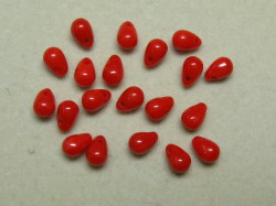 チェコビーズ　ティアドロップ　４×６ミリ　オペークレッド