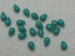 チェコビーズ　ティアドロップ　４×６ミリ　オペークターコイズ